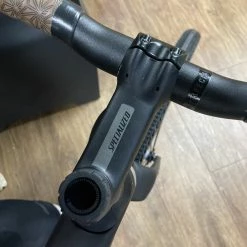 Kit Cadre Gravel Specialized Diverge Satin Orange Tint/Spectraflair 2022 11 Kit Cadre Gravel Specialized Diverge Satin Orange Tint/Spectraflair 2022 -Vélos Soldes DAF29326 7DD4 4043 BDDF D16984C2875E scaled 1