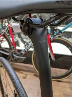 Velo De Gravel Specialized Diverge E5 EVO Gloss Brushed Smoked Liquid Metal / Black 2022 -Vélos Soldes PXL 20220302 152214814.MP